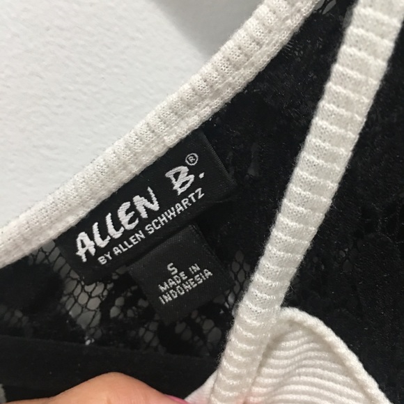 Elegant dress with black lace on the back - Picture 3 of 3